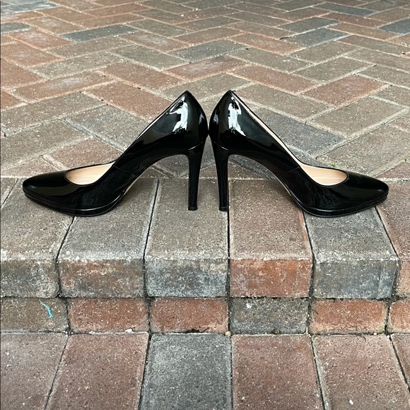 Aquatalia black patent leather platform pumps - Picture 9 of 10